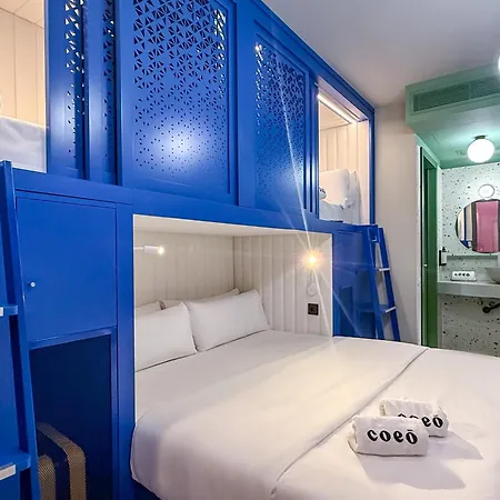 Coeo Hernan Ruiz Rooftop Pool Albergue Málaga
