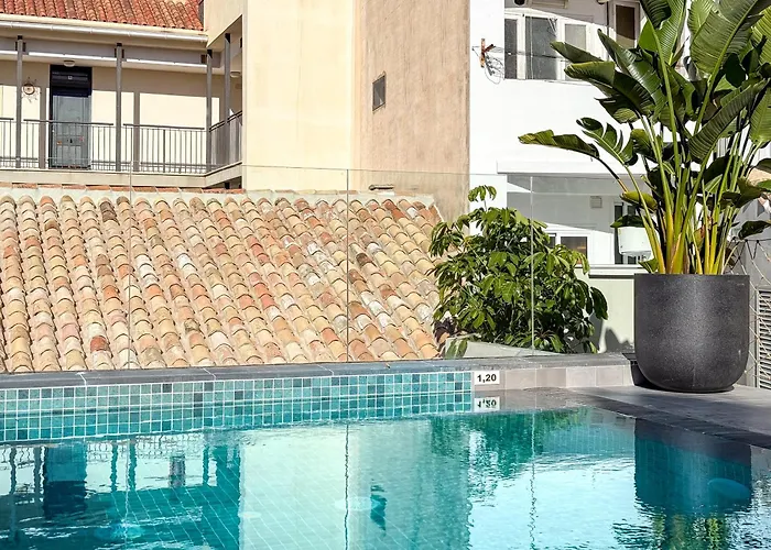 Coeo Hernan Ruiz Rooftop Pool Hostel