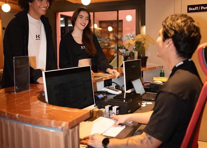 Coeo Hernan Ruiz Rooftop Pool Hostel *